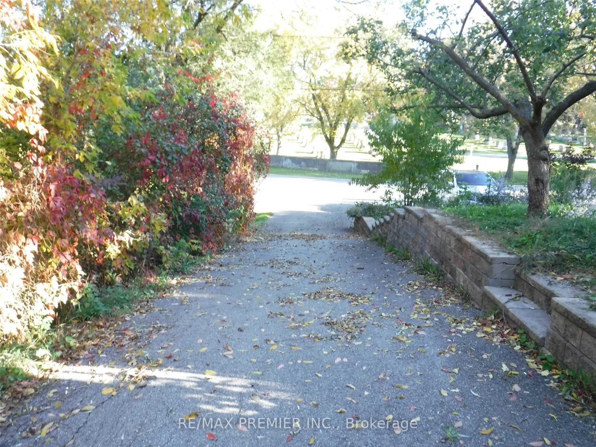 Photo 4 of 340 Centennial Drive, Caledon, Bolton West — HOMEH