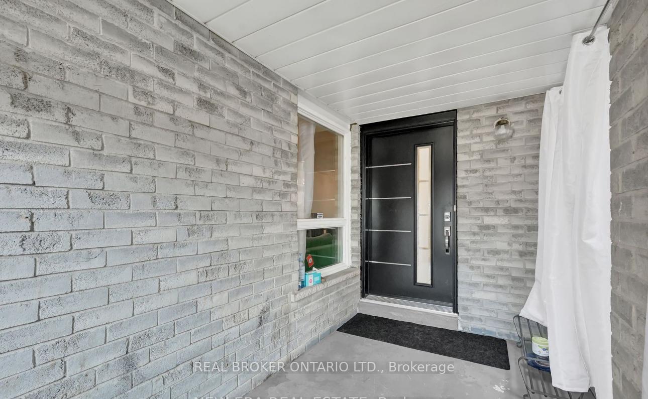 Photo 2 of 37 Stather Crescent, Markham, Milliken Mills East — HOMEH