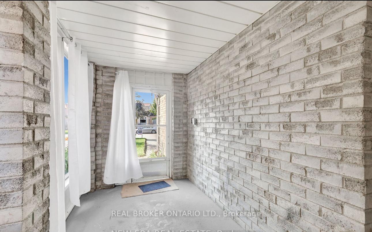 Photo 4 of 37 Stather Crescent, Markham, Milliken Mills East — HOMEH