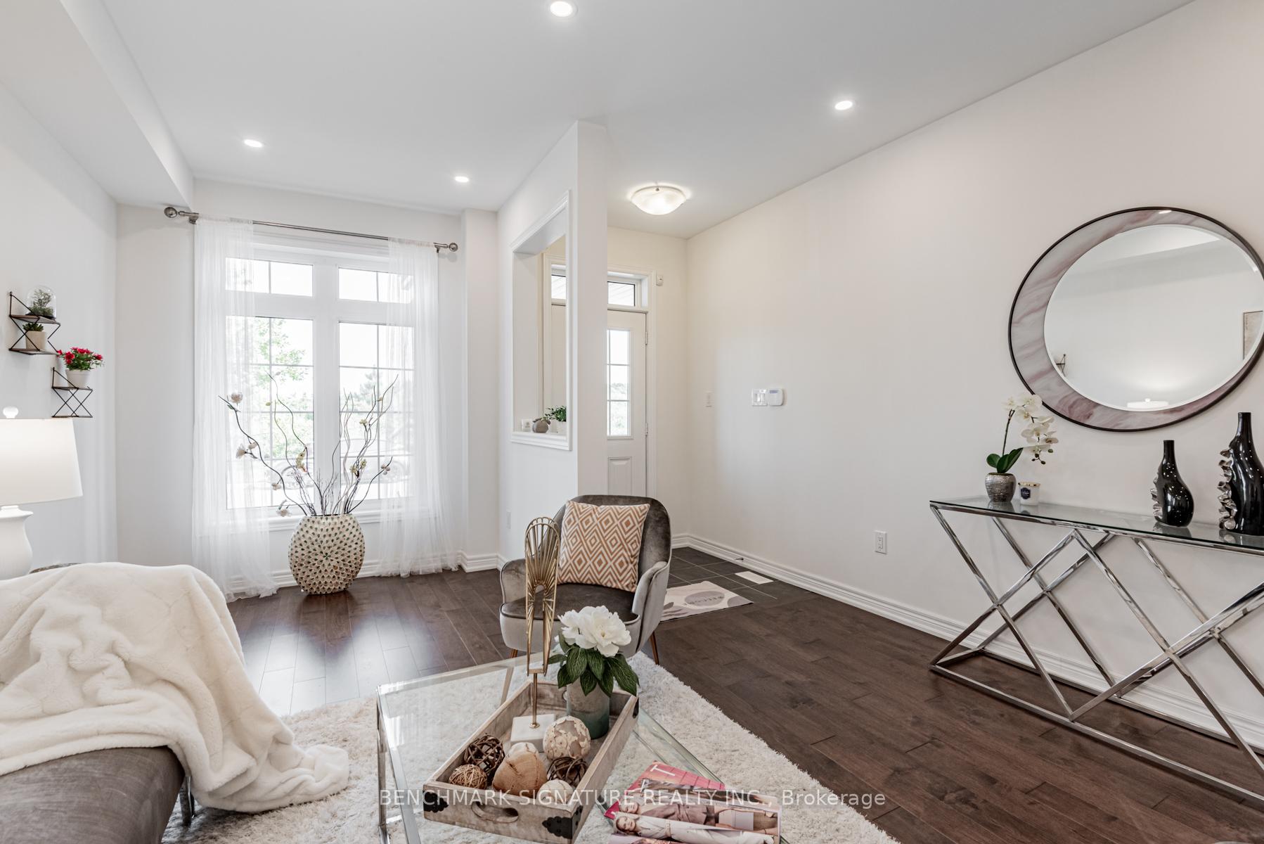 Photo 3 of 113 Decast Crescent, Markham, Box Grove — HOMEH
