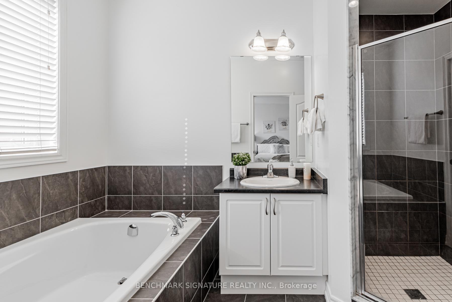 Photo 9 of 113 Decast Crescent, Markham, Box Grove — HOMEH