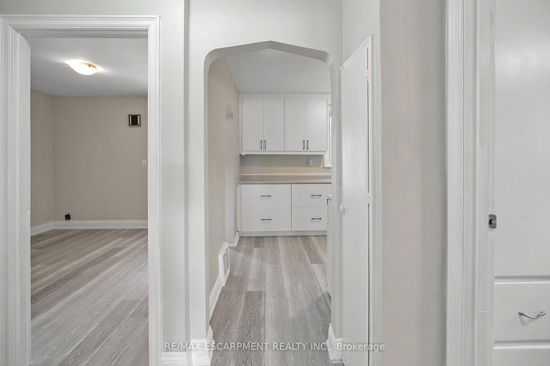 Photo 8 of 243 Holmesdale Avenue, Hamilton, Bartonville — HOMEH