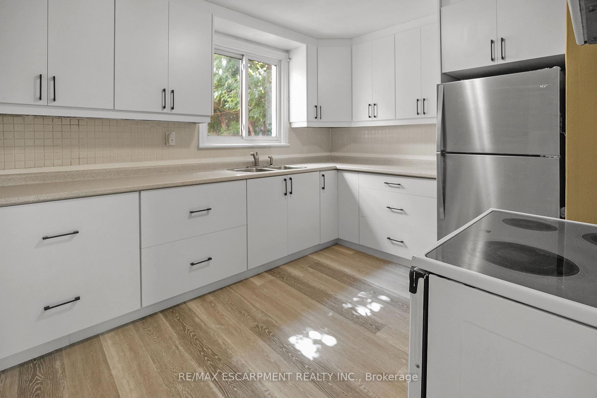 Photo 11 of 243 Holmesdale Avenue, Hamilton, Bartonville — HOMEH