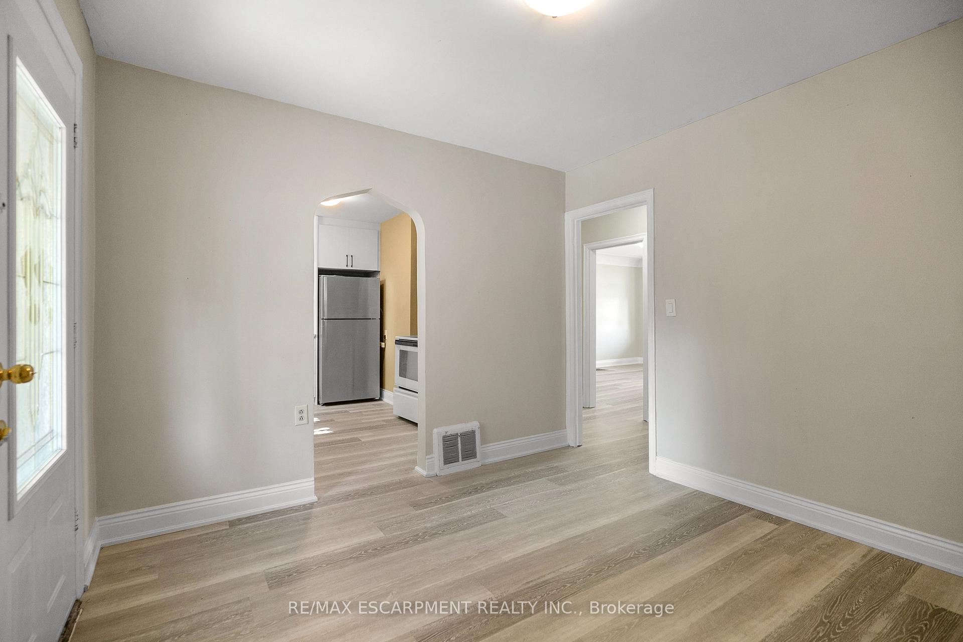Photo 13 of 243 Holmesdale Avenue, Hamilton, Bartonville — HOMEH