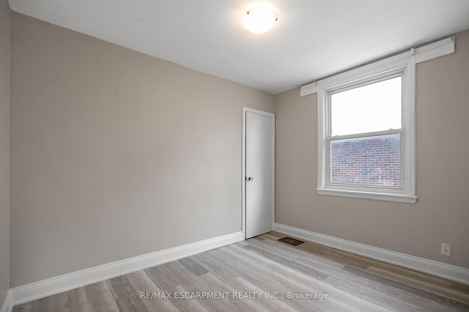 Photo 16 of 243 Holmesdale Avenue, Hamilton, Bartonville — HOMEH