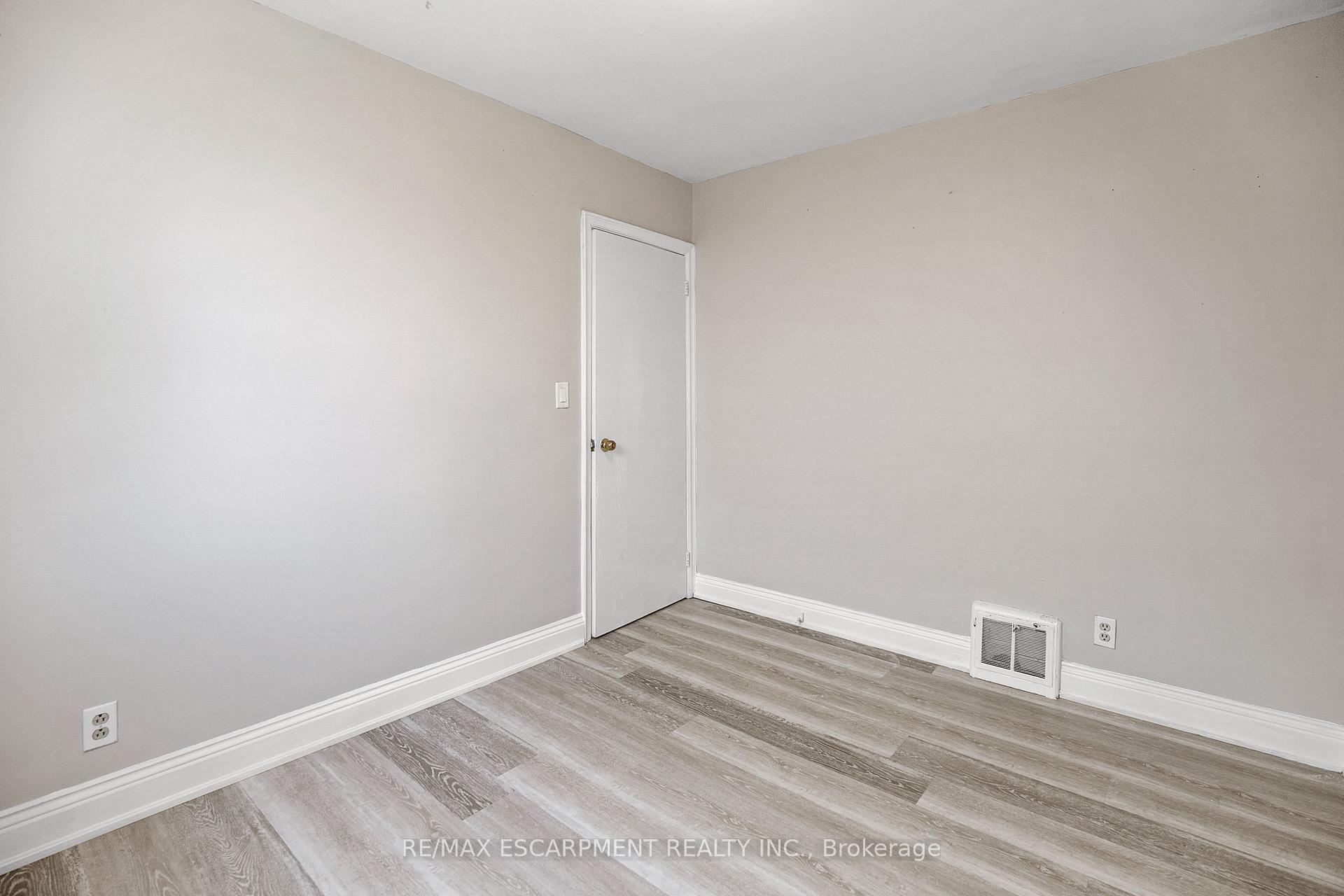 Photo 15 of 243 Holmesdale Avenue, Hamilton, Bartonville — HOMEH