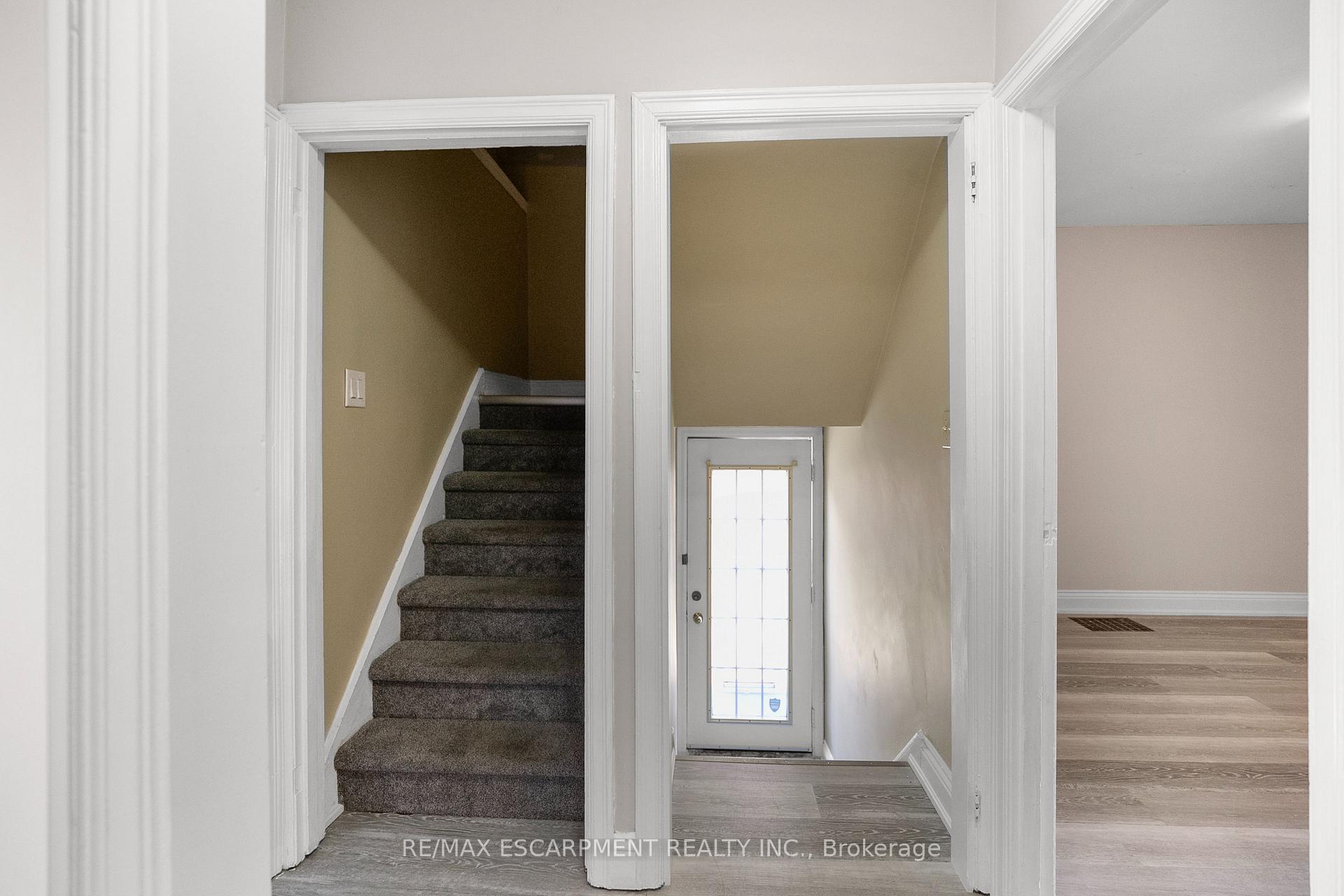 Photo 17 of 243 Holmesdale Avenue, Hamilton, Bartonville — HOMEH
