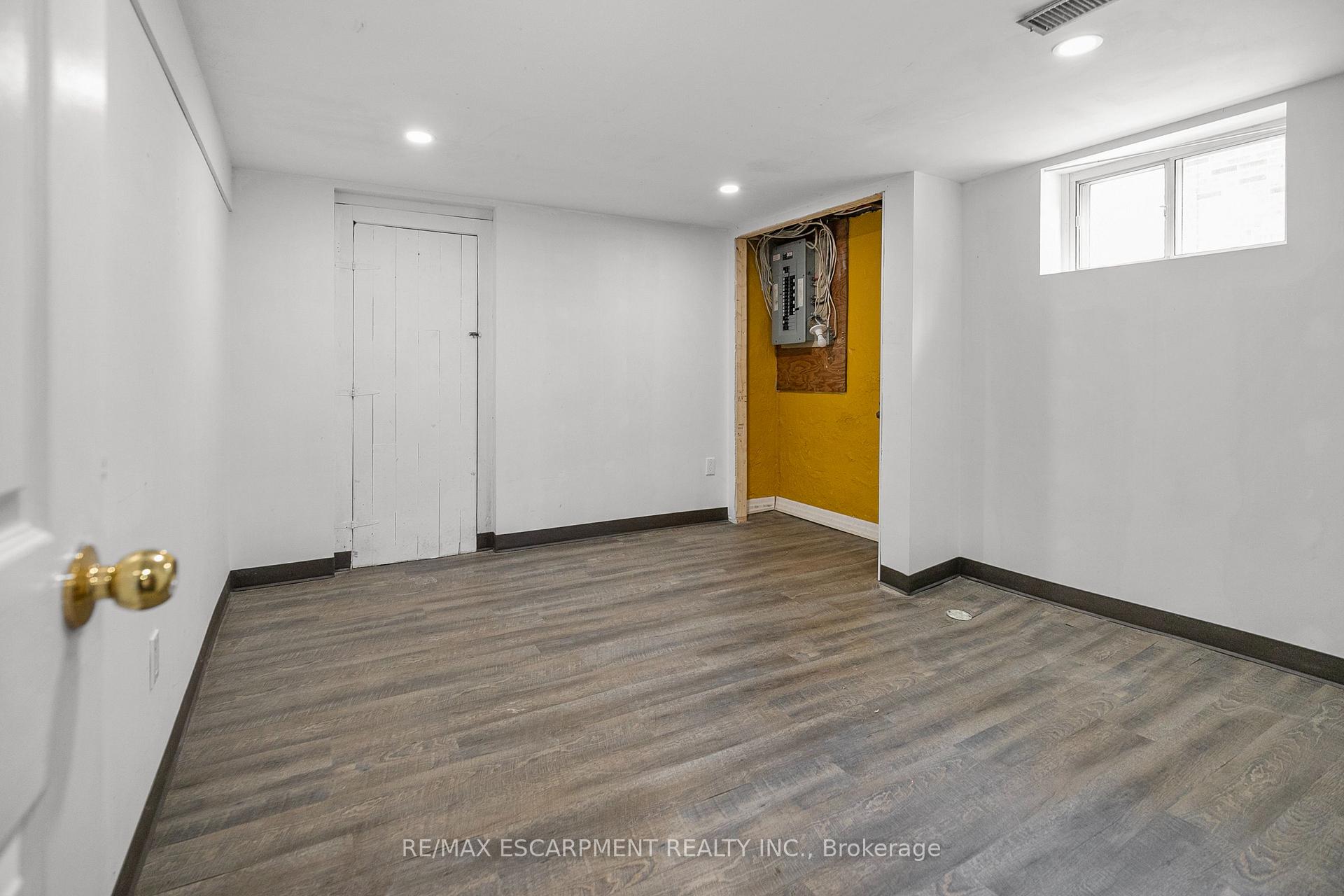 Photo 26 of 243 Holmesdale Avenue, Hamilton, Bartonville — HOMEH