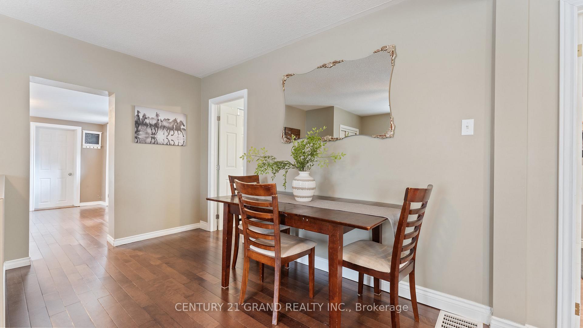 Photo 9 of 87 West River Street, Brant, Paris — HOMEH