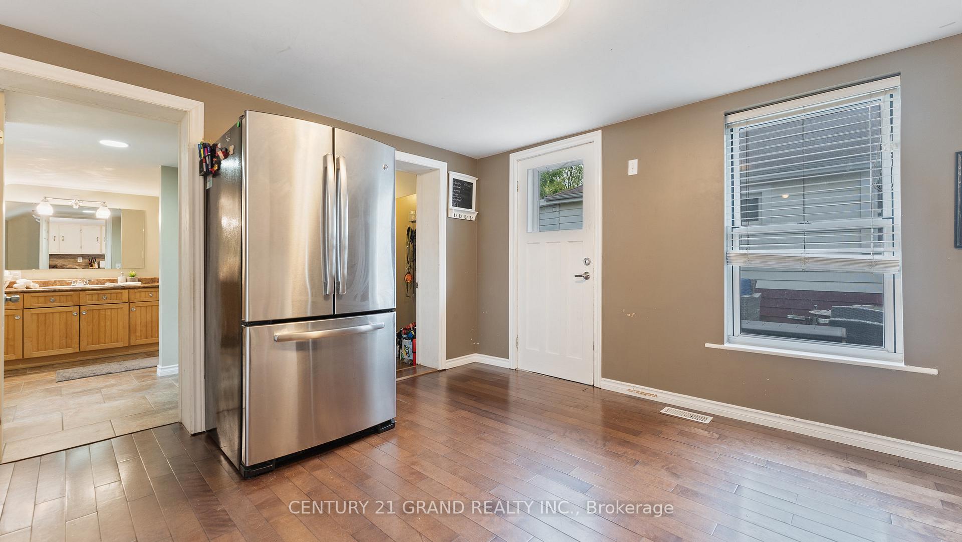 Photo 12 of 87 West River Street, Brant, Paris — HOMEH