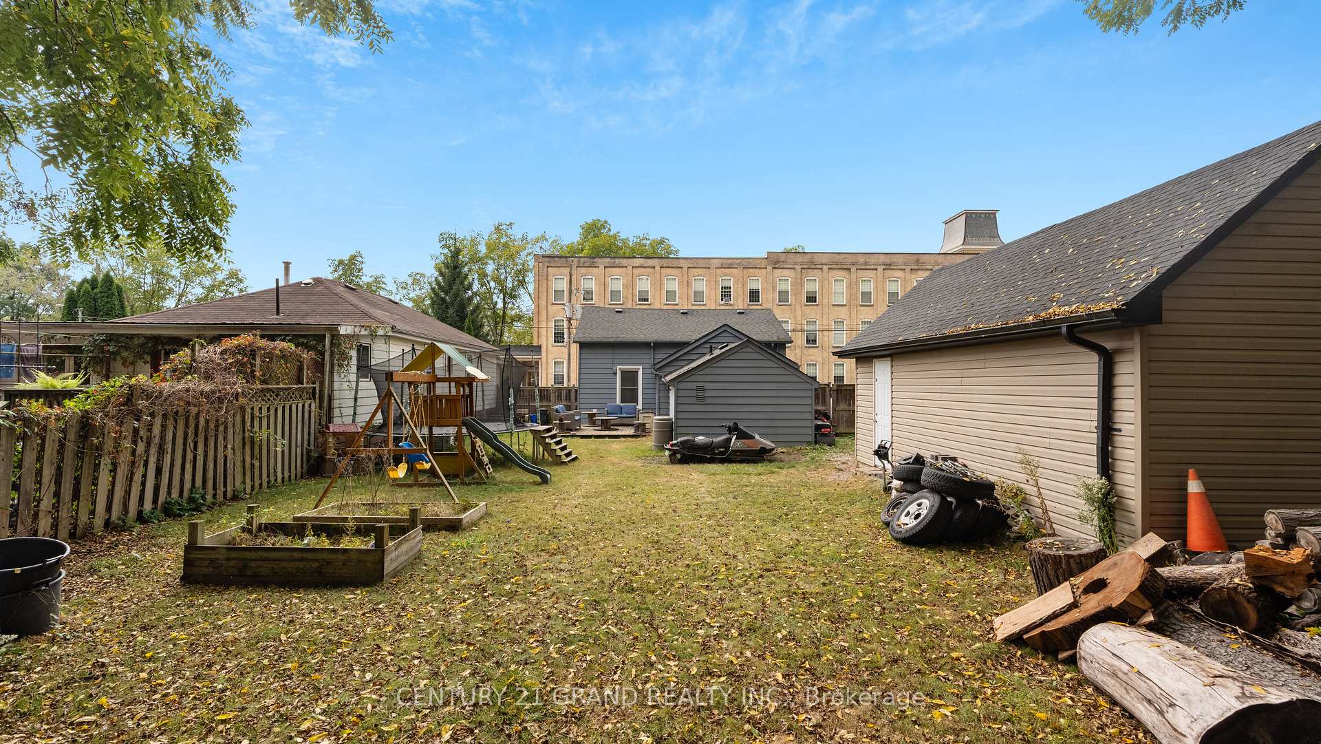 Photo 28 of 87 West River Street, Brant, Paris — HOMEH