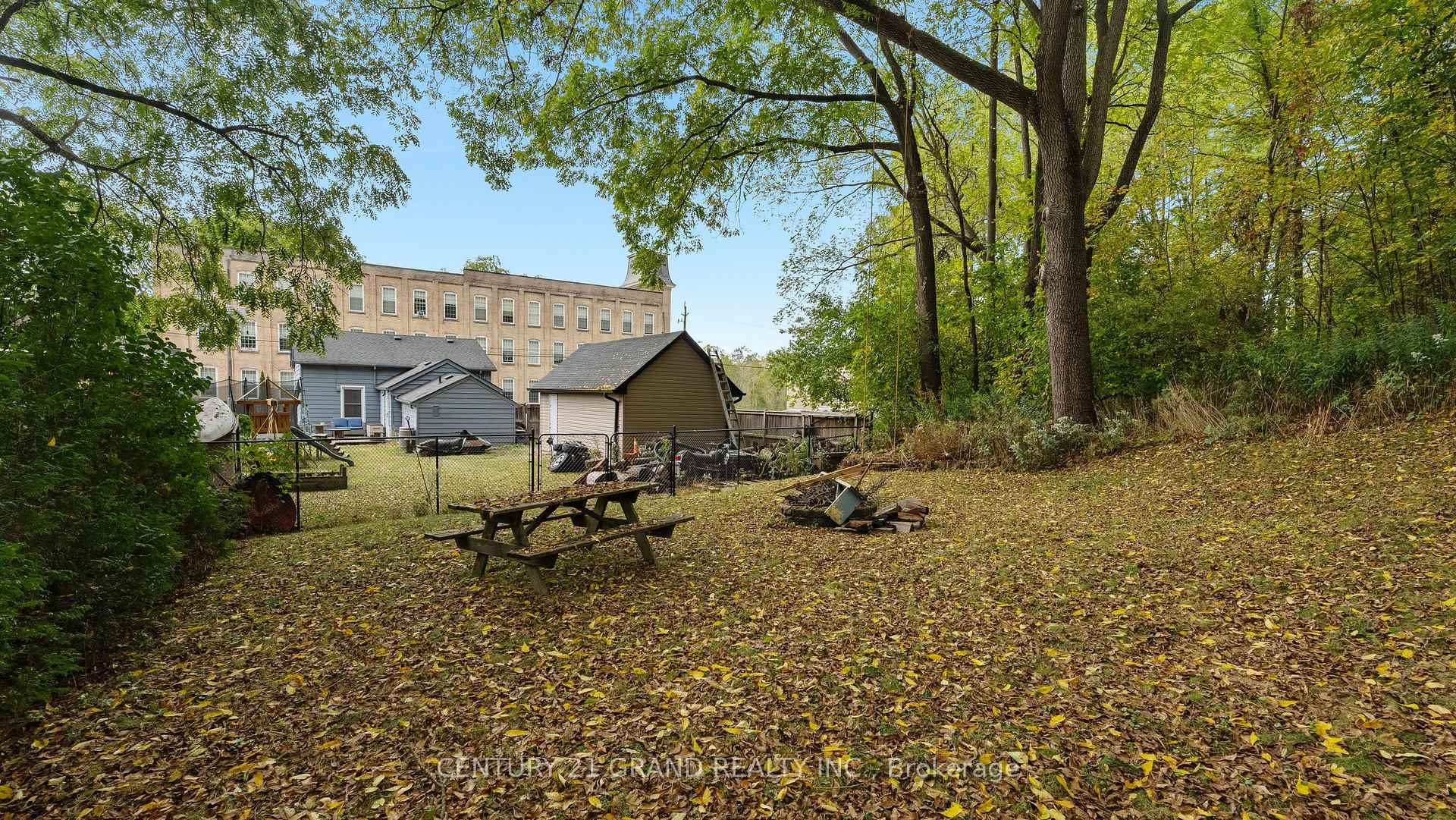 Photo 23 of 87 West River Street, Brant, Paris — HOMEH