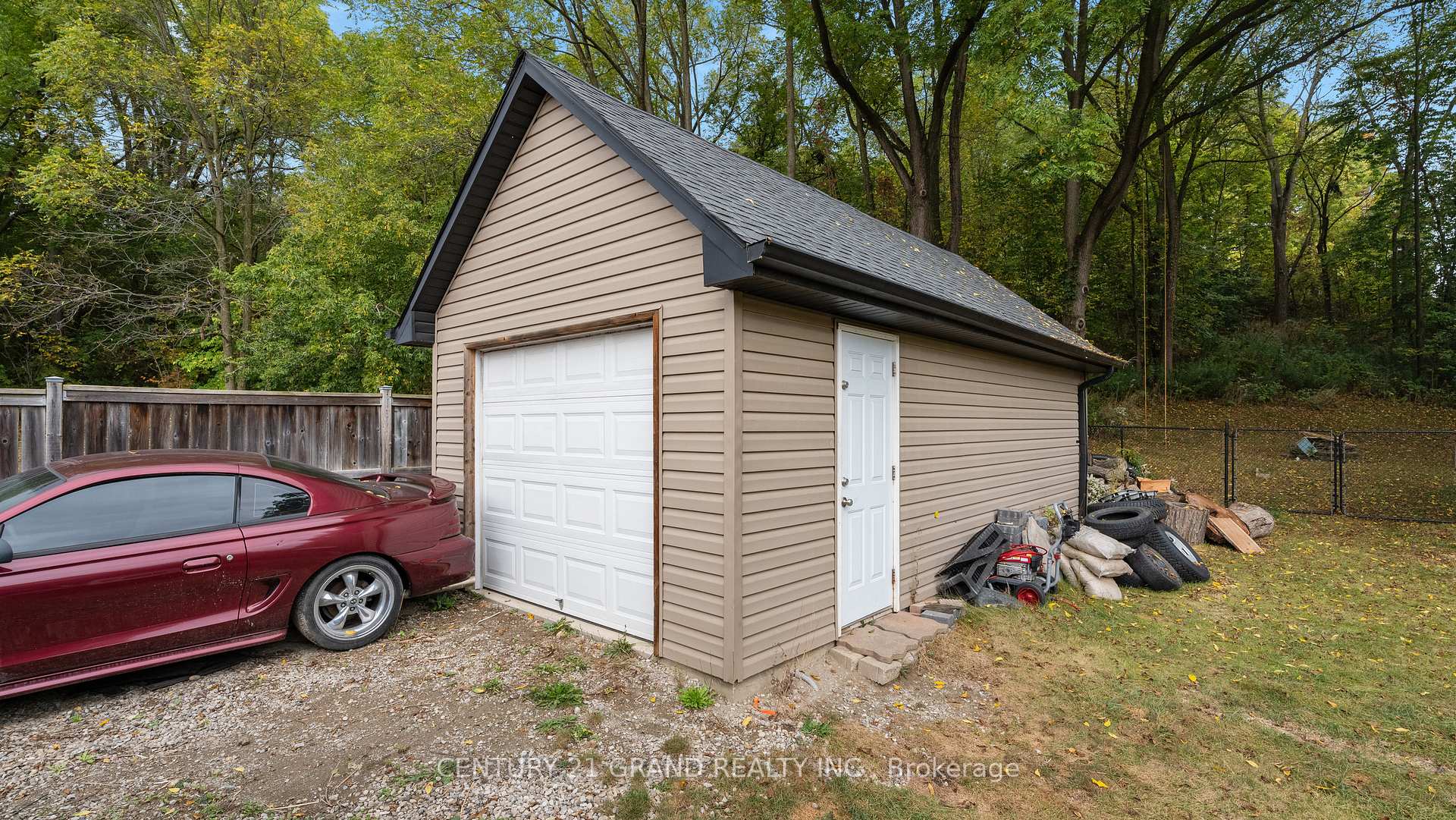 Photo 24 of 87 West River Street, Brant, Paris — HOMEH