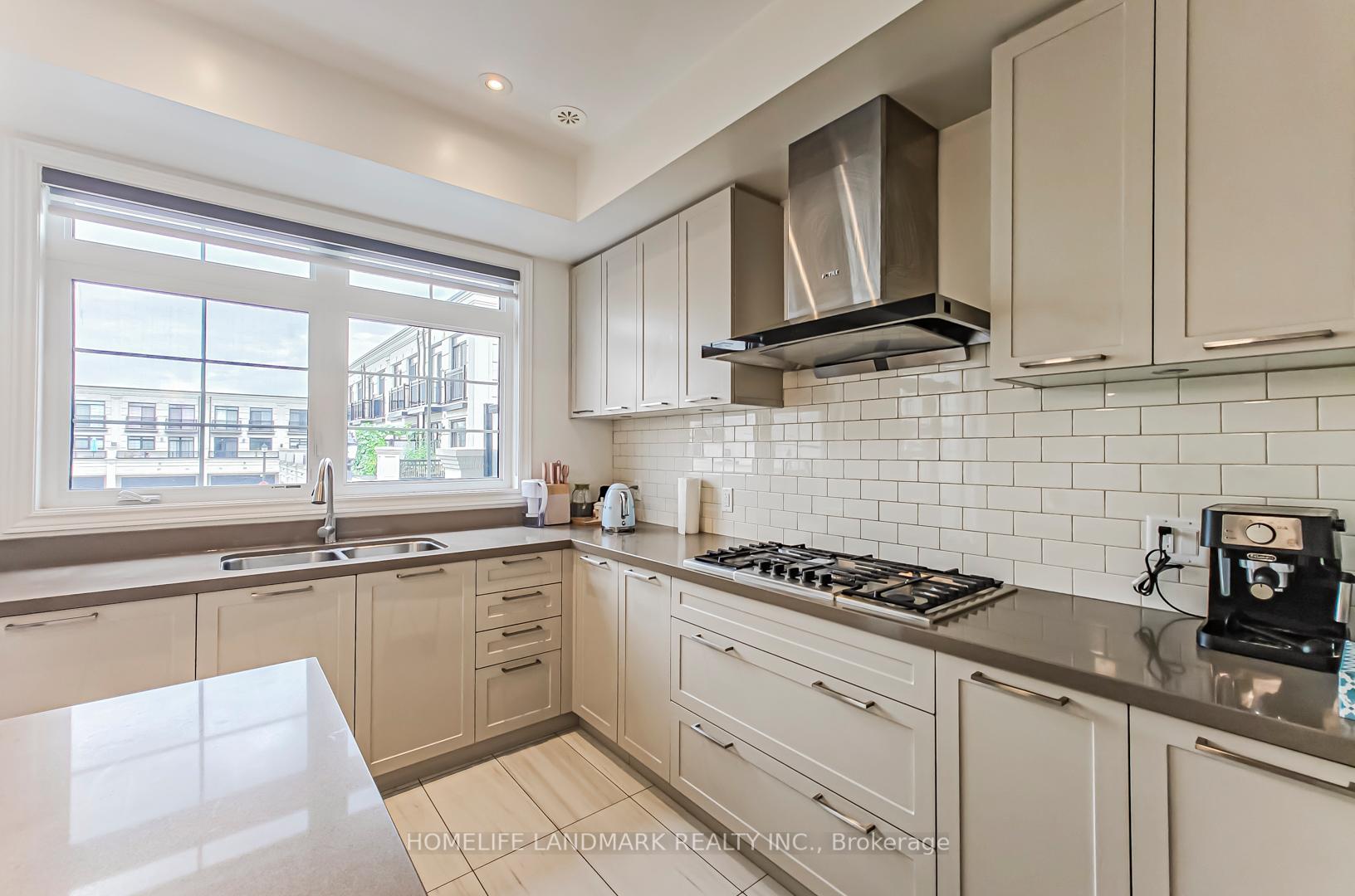 Photo 5 of 84 Village Parkway, Markham, Unionville — HOMEH