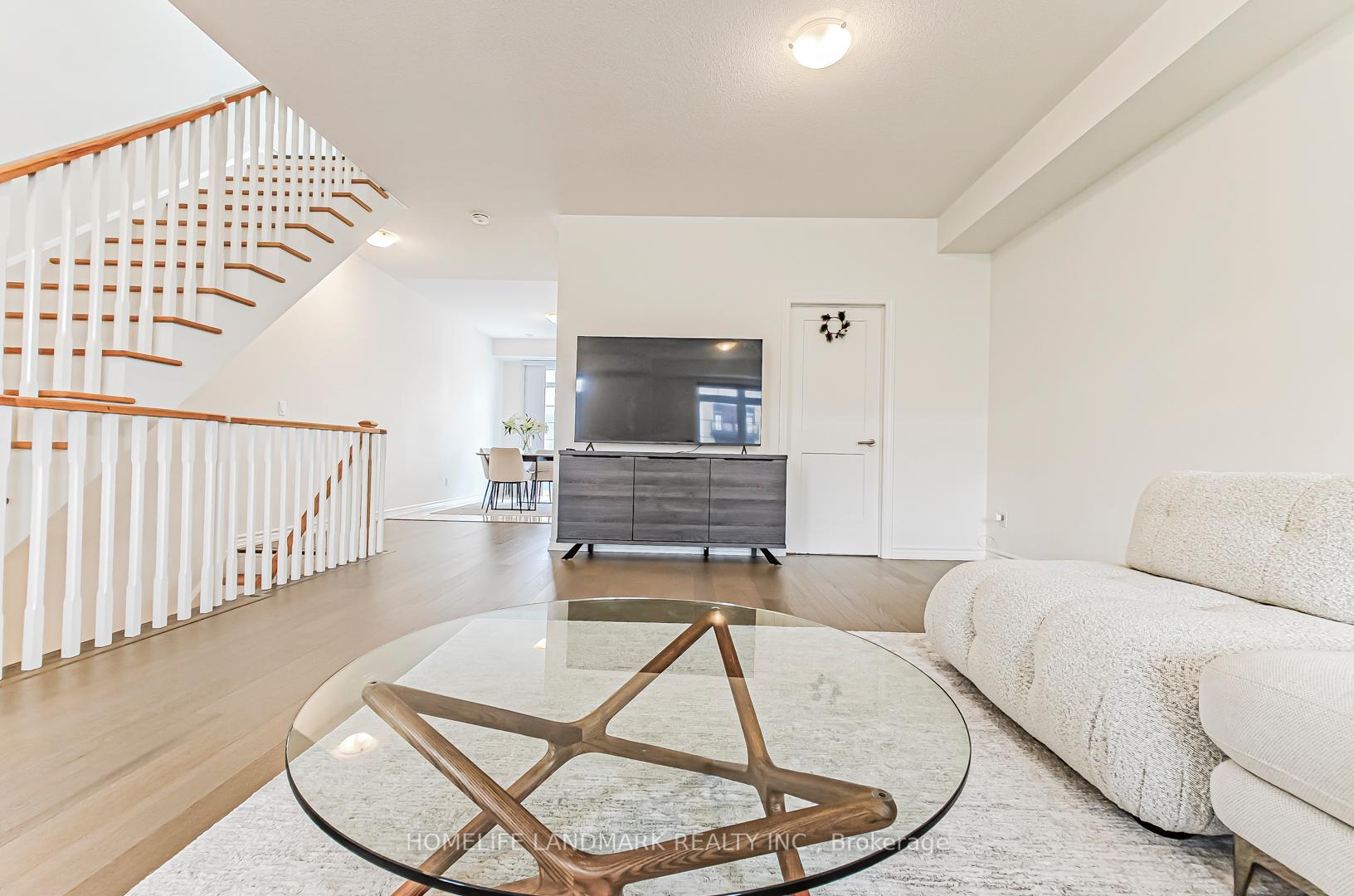 Photo 12 of 84 Village Parkway, Markham, Unionville — HOMEH