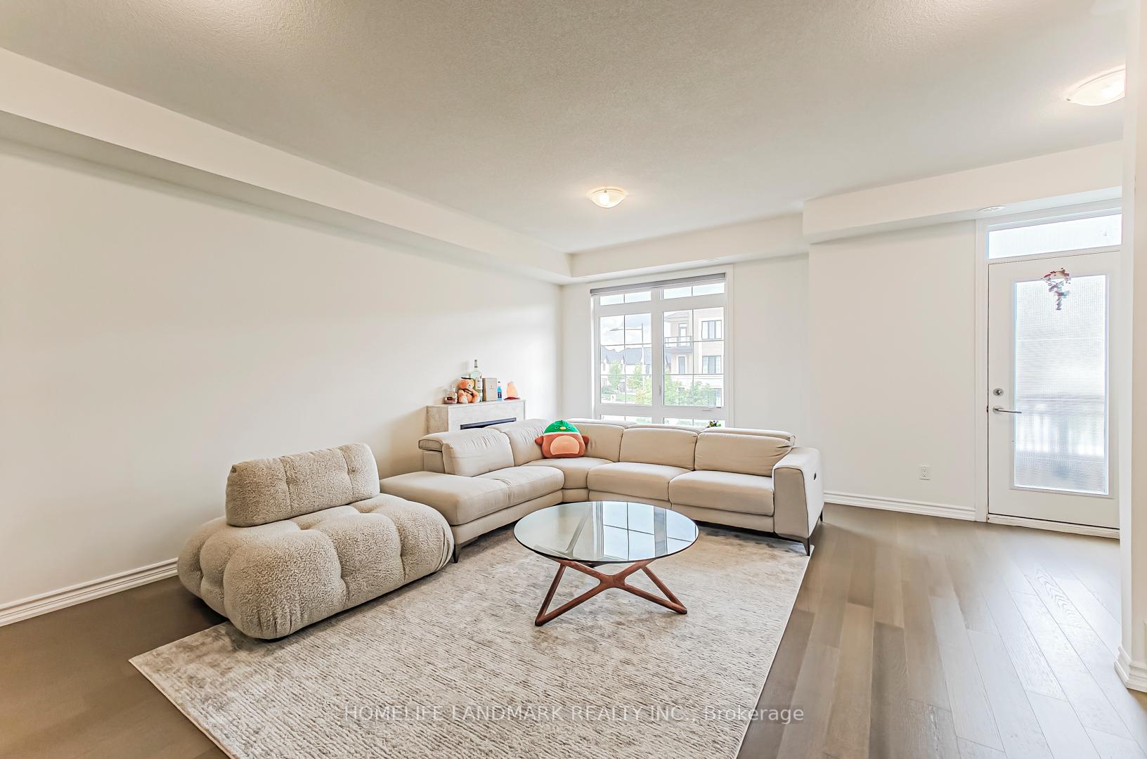 Photo 8 of 84 Village Parkway, Markham, Unionville — HOMEH