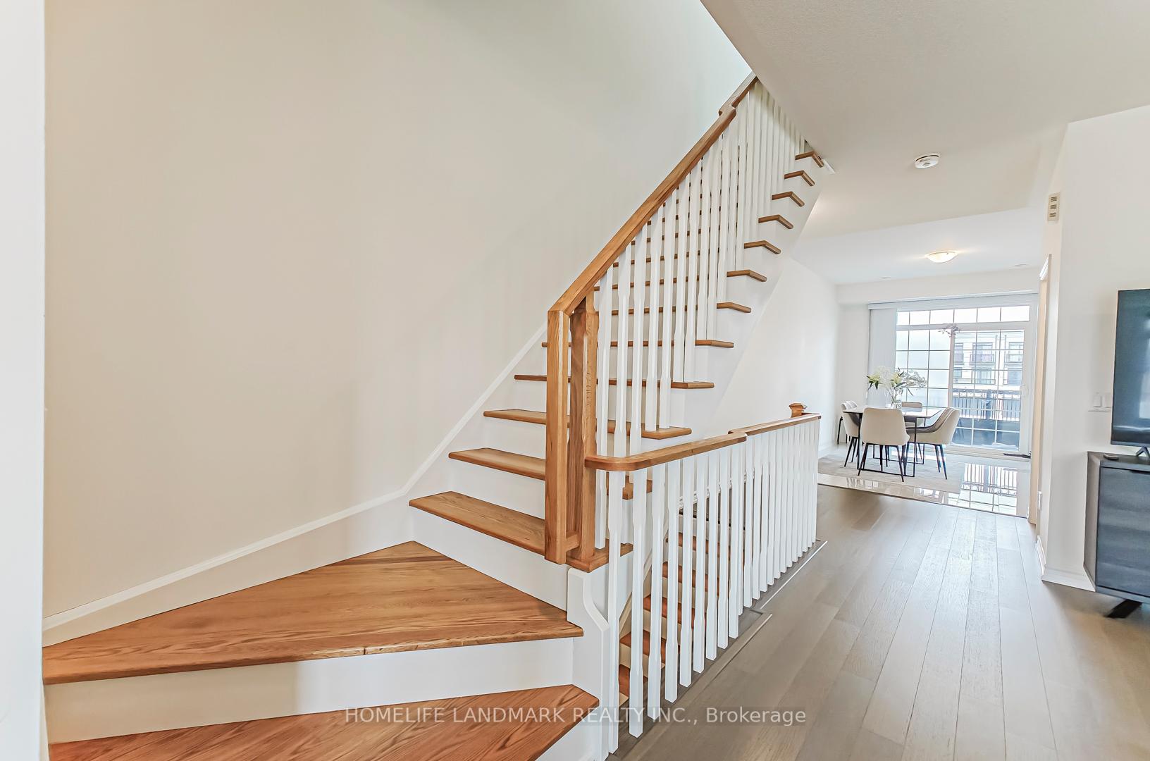 Photo 9 of 84 Village Parkway, Markham, Unionville — HOMEH