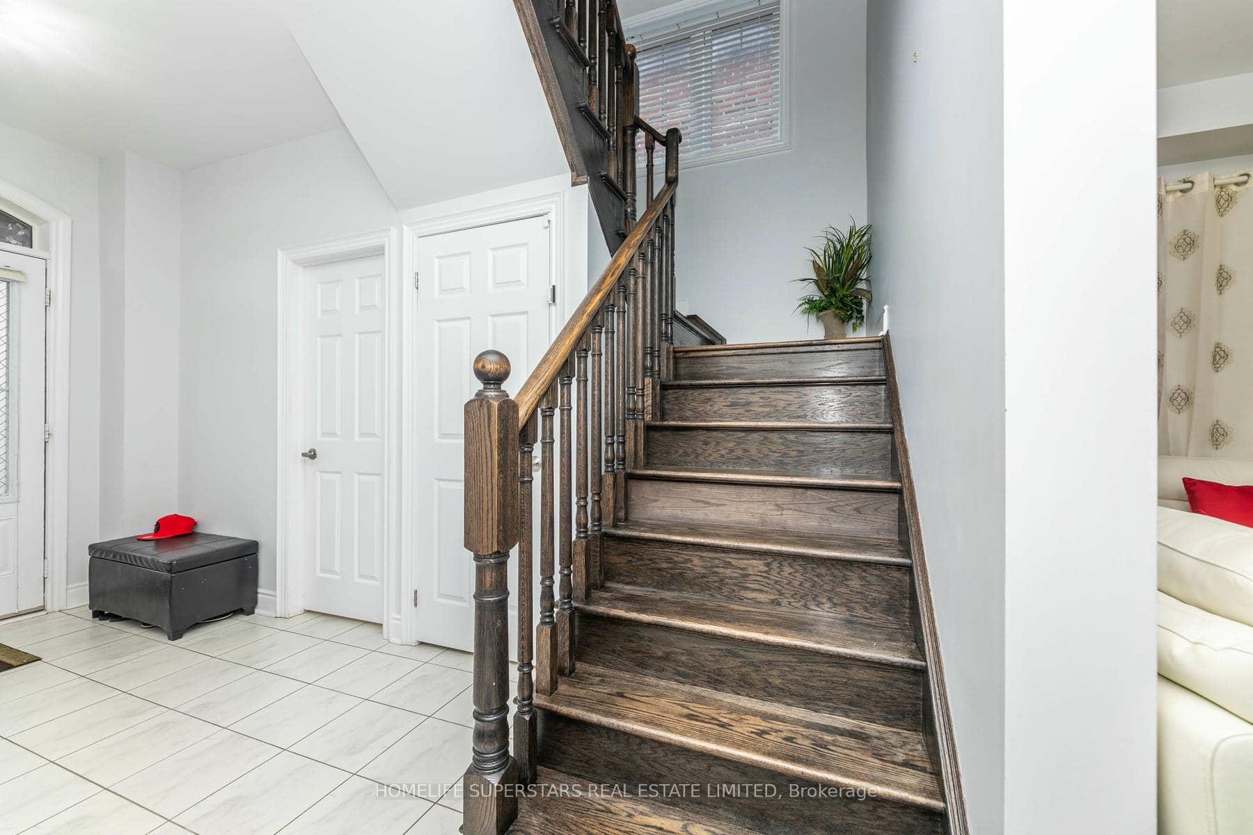 Photo 12 of 18 Mecca Street, Brampton, Toronto Gore Rural Estate — HOMEH