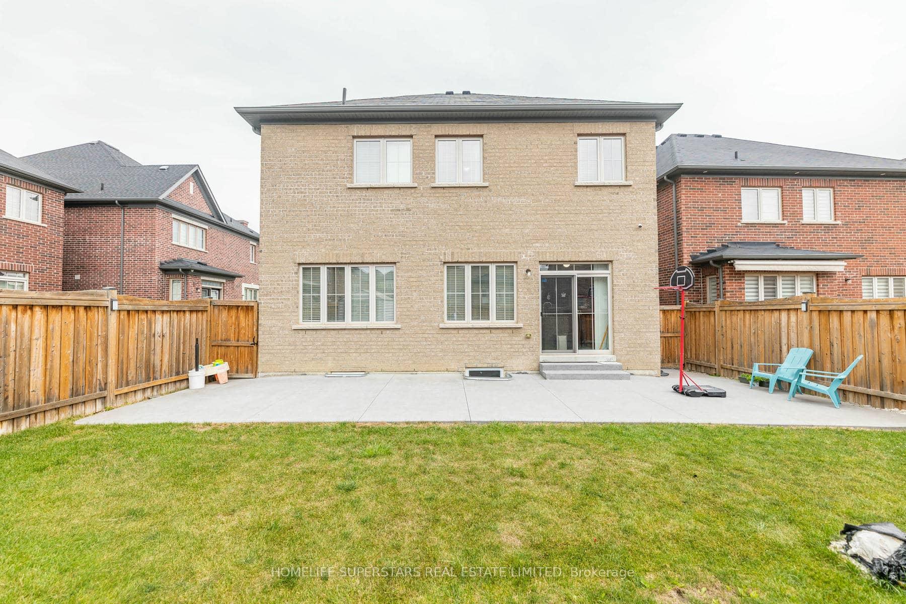 Photo 35 of 18 Mecca Street, Brampton, Toronto Gore Rural Estate — HOMEH