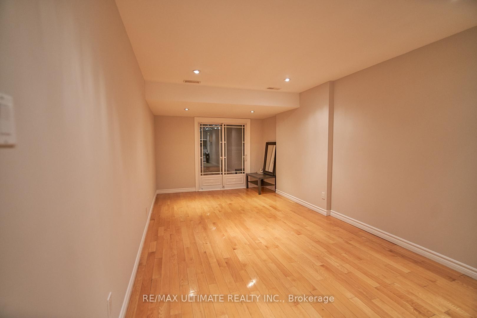 Photo 2 of Unit Upper, 35 Longboat Avenue, Toronto, Waterfront Communities — HOMEH