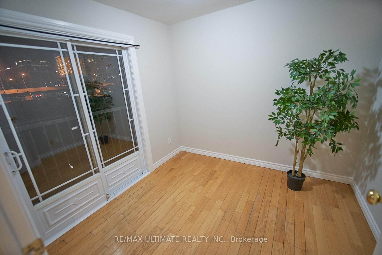 Photo 6 of Unit Upper, 35 Longboat Avenue, Toronto, Waterfront Communities — HOMEH
