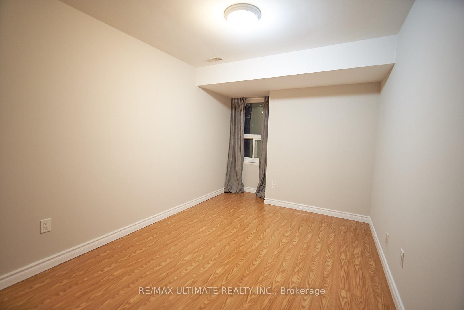 Photo 3 of Unit Upper, 35 Longboat Avenue, Toronto, Waterfront Communities — HOMEH