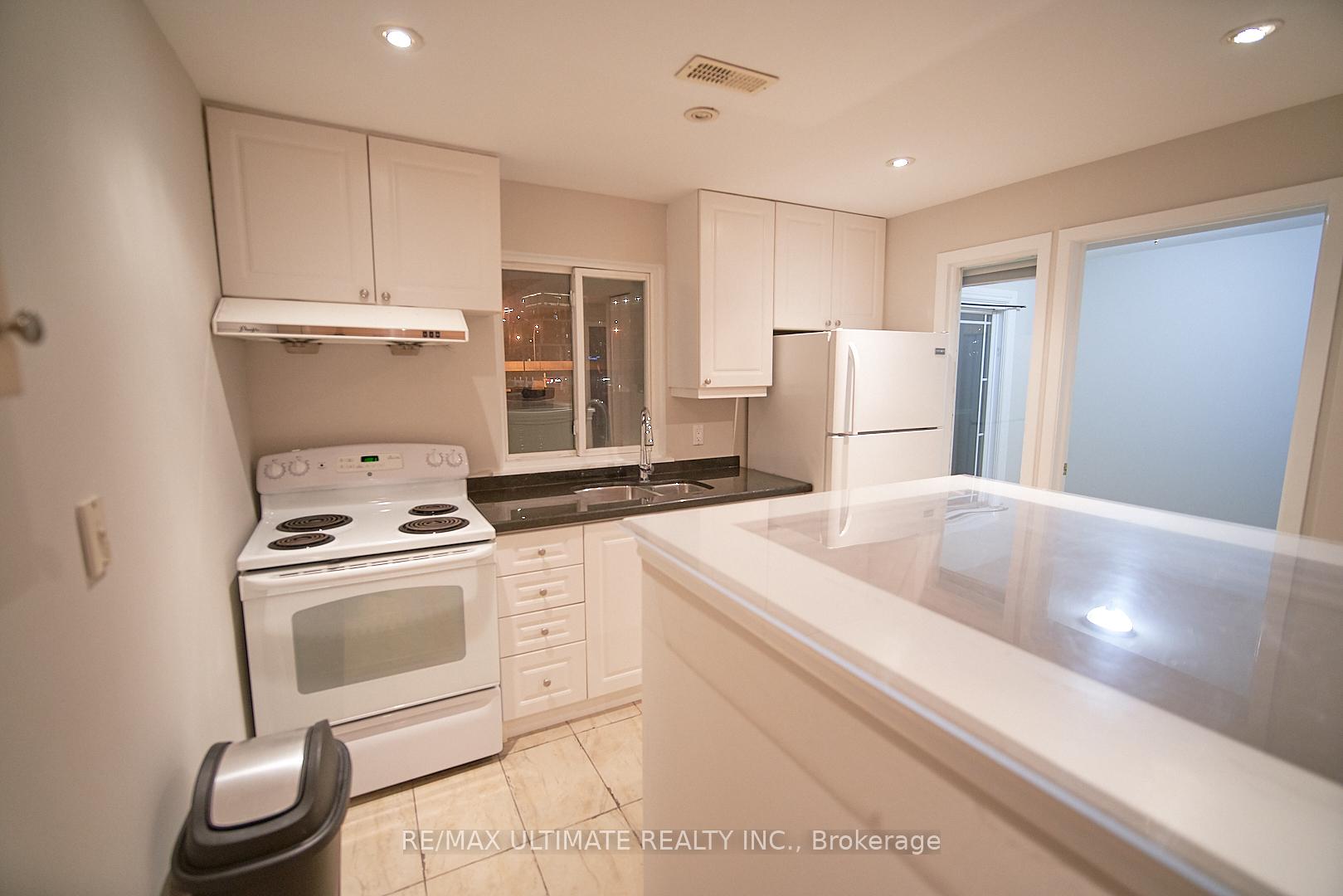 Photo 4 of Unit Upper, 35 Longboat Avenue, Toronto, Waterfront Communities — HOMEH