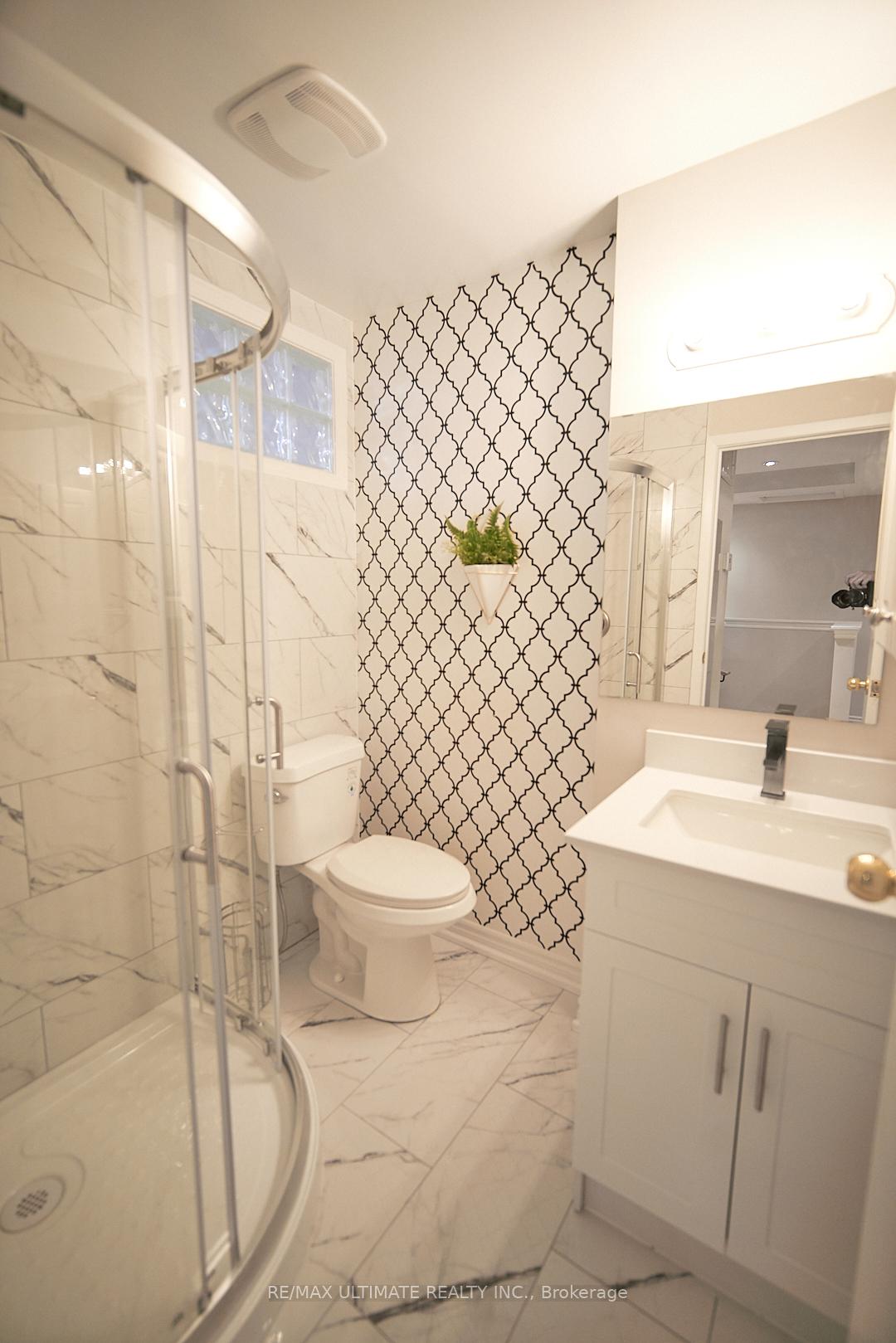 Photo 5 of Unit Upper, 35 Longboat Avenue, Toronto, Waterfront Communities — HOMEH
