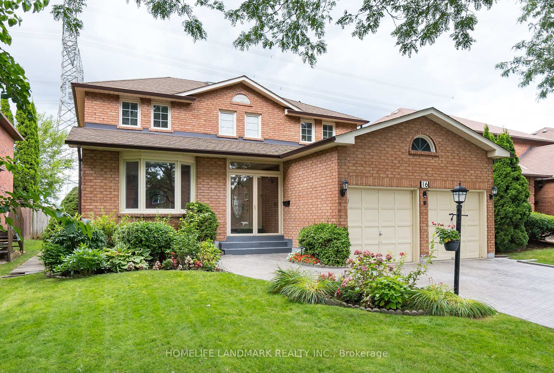 Front of 16 Parklawn Crescent