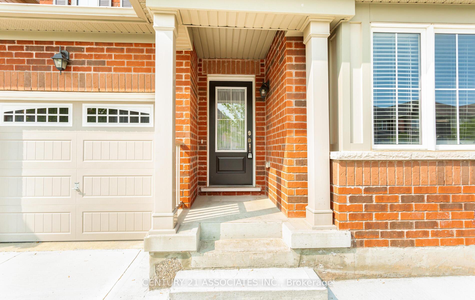 Photo 2 of 261 Gleave ( Upper Level) Terrace, Milton, Harrison — HOMEH