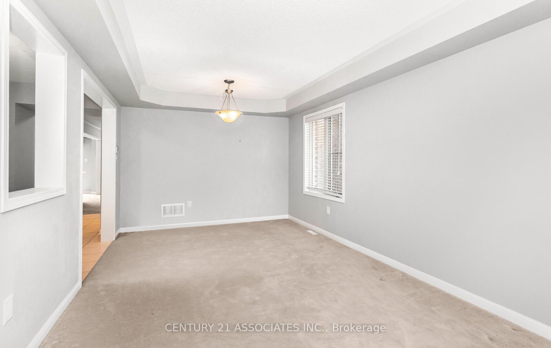 Photo 4 of 261 Gleave ( Upper Level) Terrace, Milton, Harrison — HOMEH