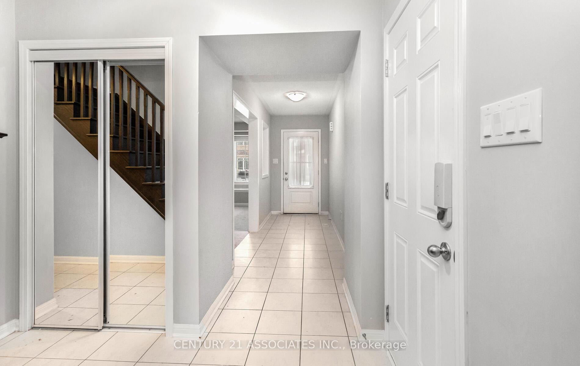 Photo 7 of 261 Gleave ( Upper Level) Terrace, Milton, Harrison — HOMEH