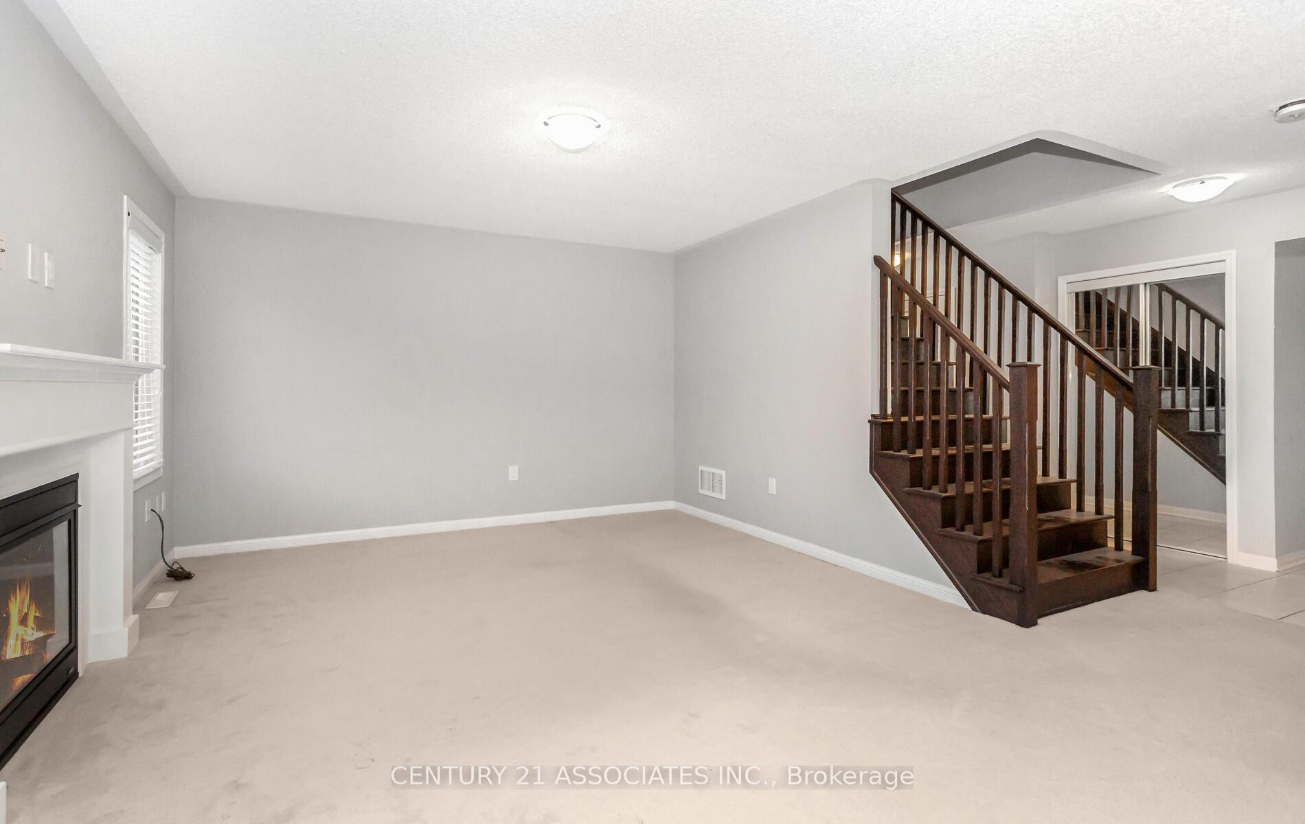 Photo 10 of 261 Gleave ( Upper Level) Terrace, Milton, Harrison — HOMEH