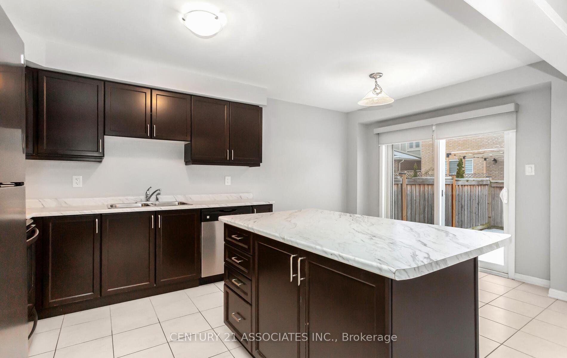 Photo 13 of 261 Gleave ( Upper Level) Terrace, Milton, Harrison — HOMEH