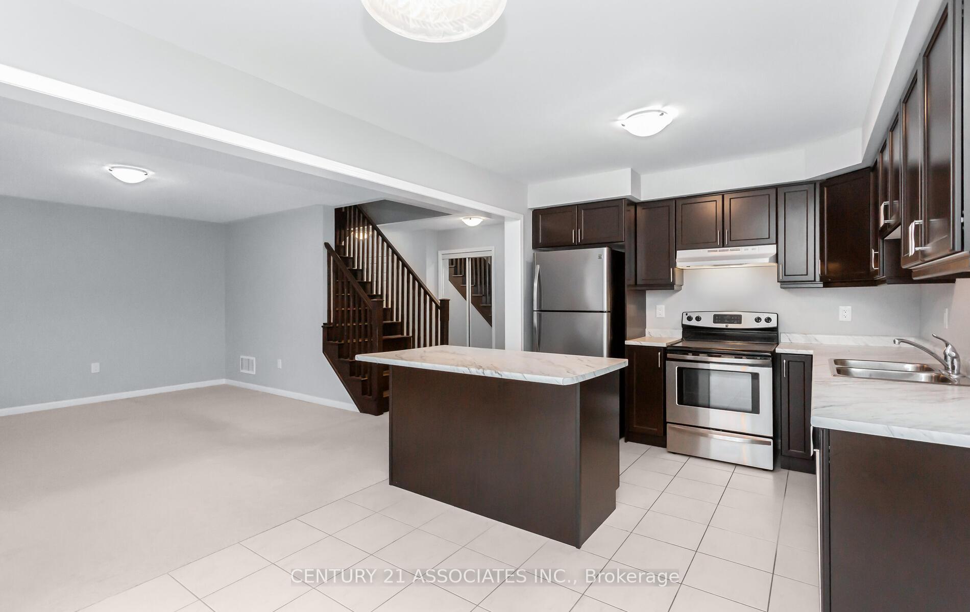 Photo 16 of 261 Gleave ( Upper Level) Terrace, Milton, Harrison — HOMEH