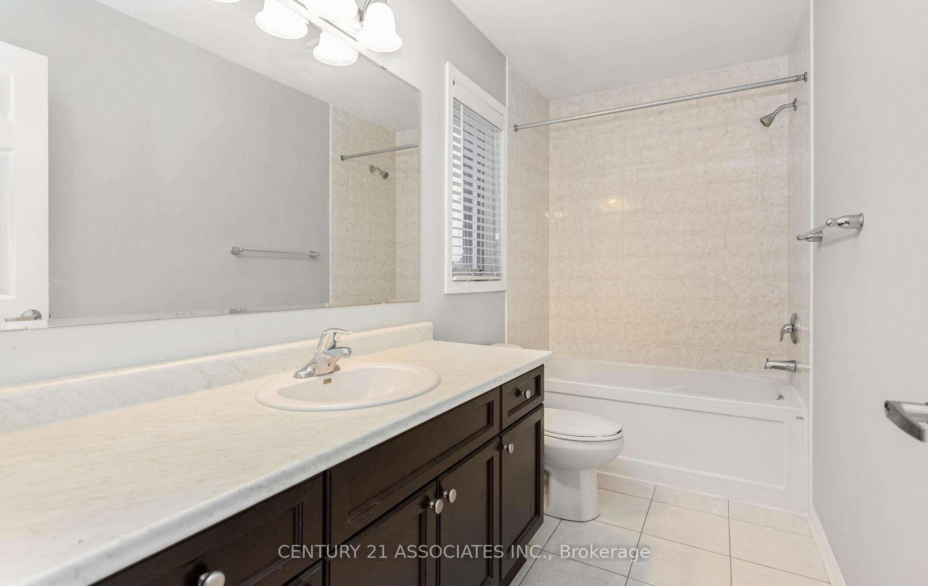 Photo 30 of 261 Gleave ( Upper Level) Terrace, Milton, Harrison — HOMEH