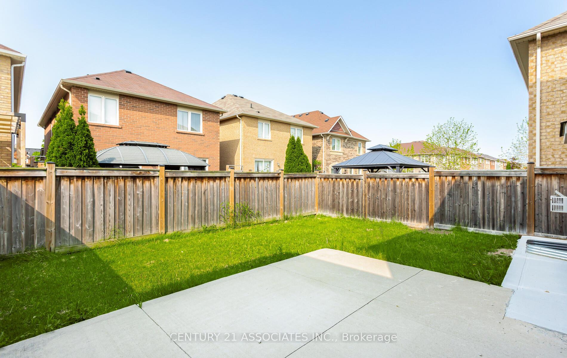 Photo 46 of 261 Gleave ( Upper Level) Terrace, Milton, Harrison — HOMEH