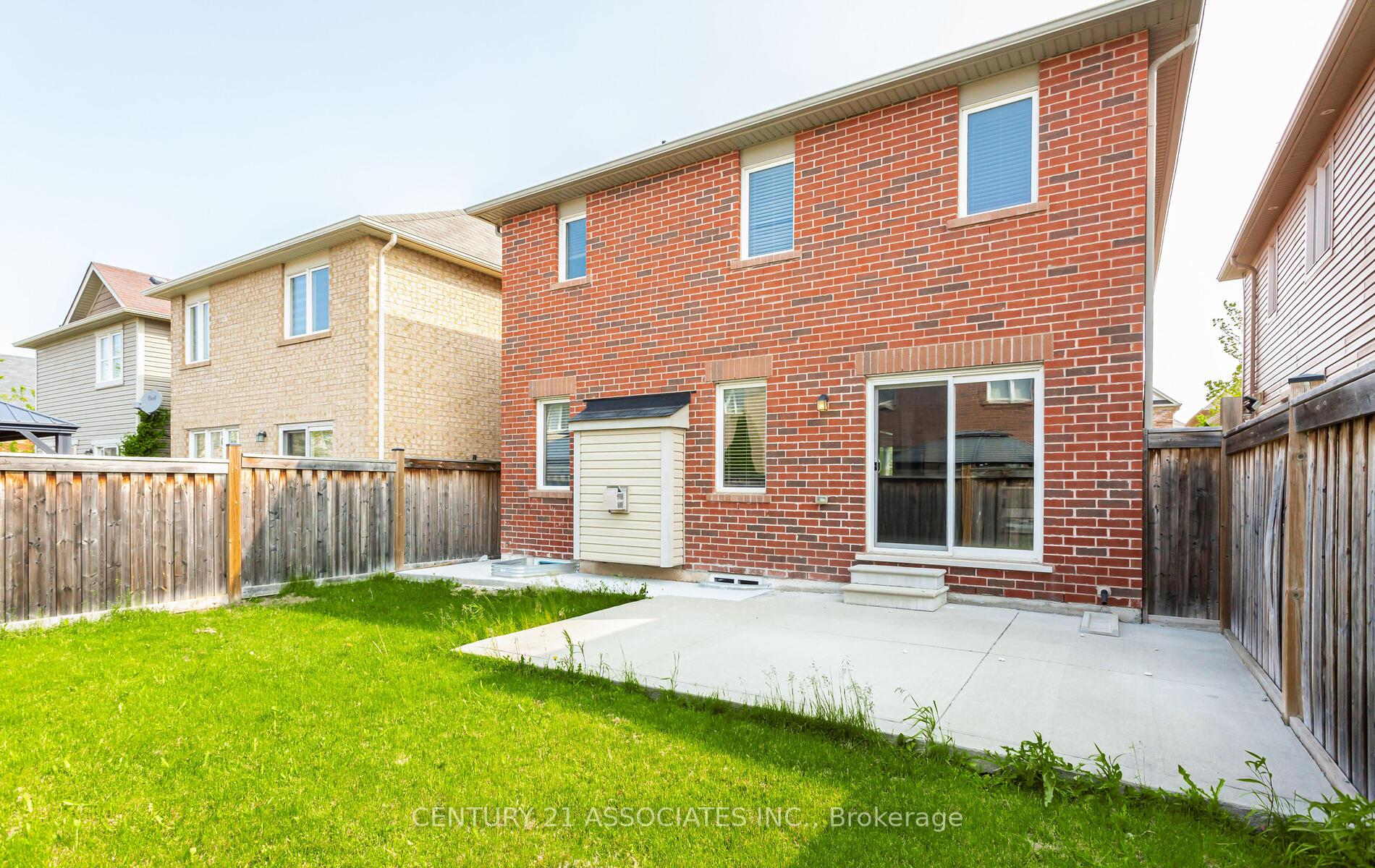 Photo 45 of 261 Gleave ( Upper Level) Terrace, Milton, Harrison — HOMEH
