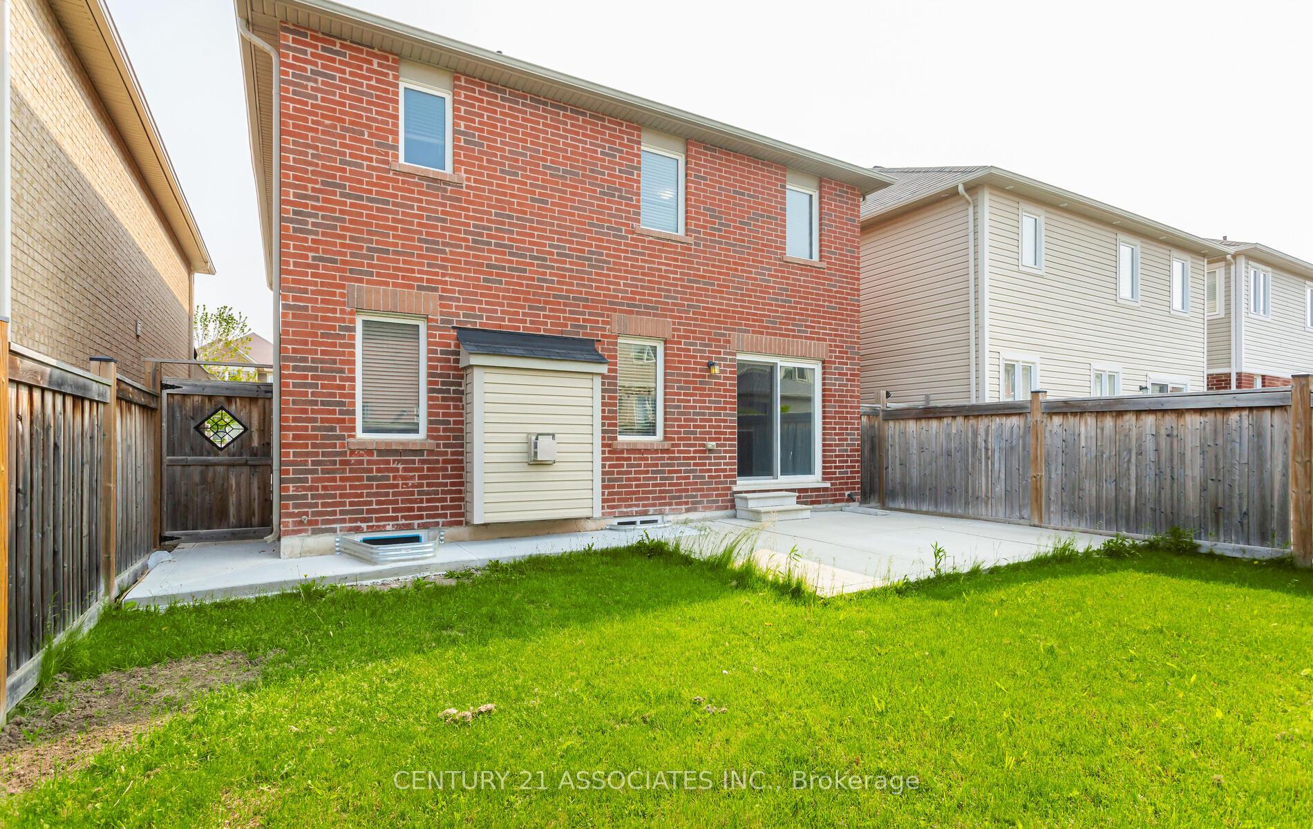 Photo 42 of 261 Gleave ( Upper Level) Terrace, Milton, Harrison — HOMEH