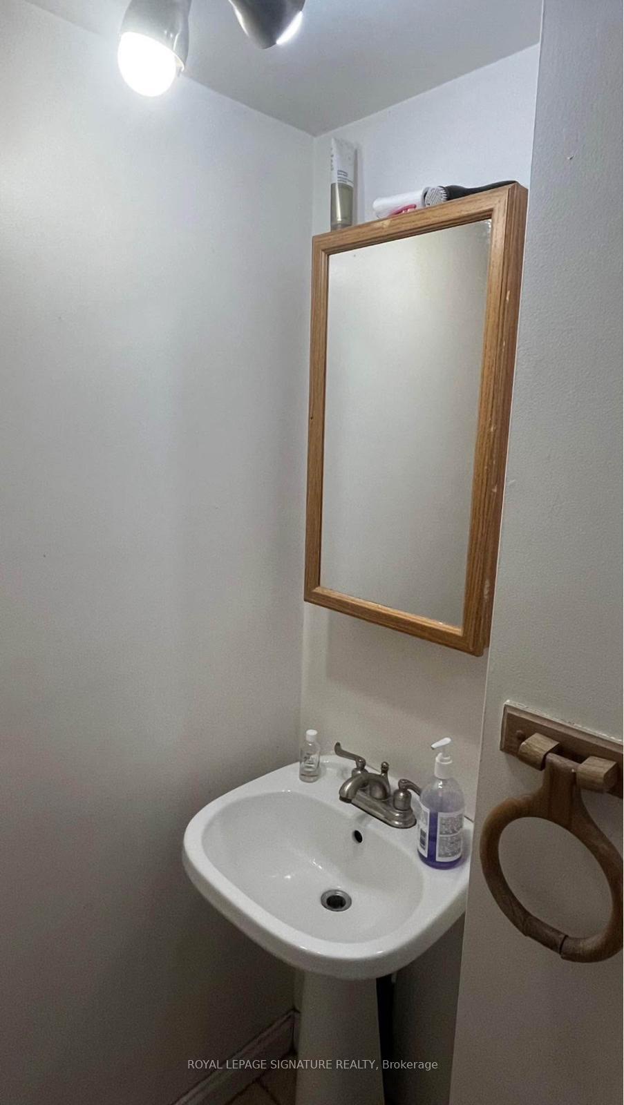 Photo 3 of Unit Bsmt, 50 Taunton Road W, Oshawa, Samac — HOMEH