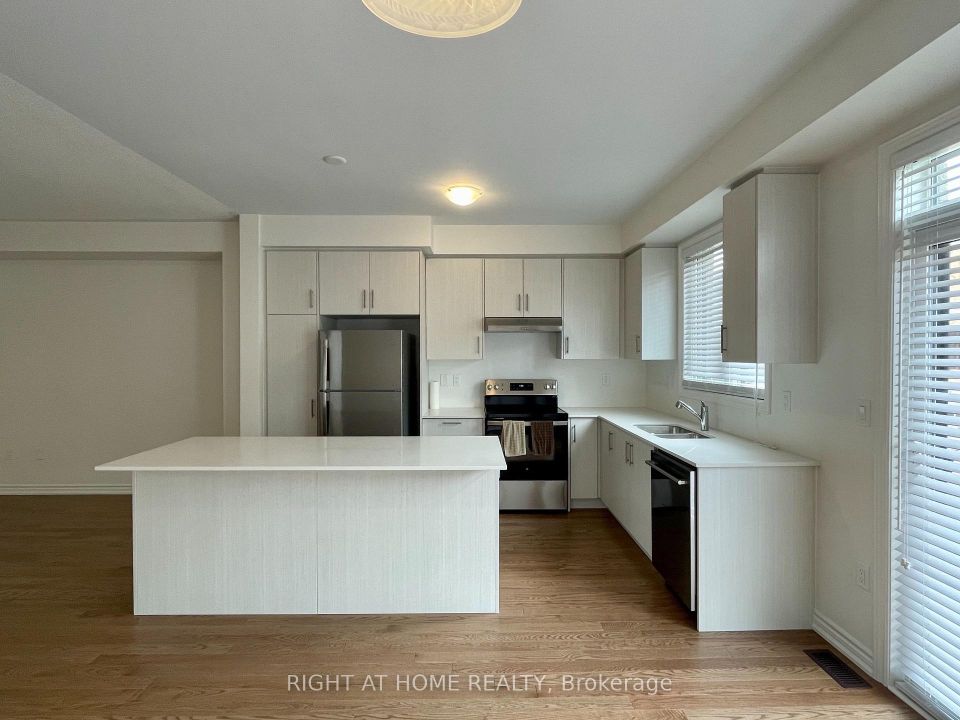 Photo 4 of 152 Shepherd Drive, Barrie, Rural Barrie Southeast — HOMEH