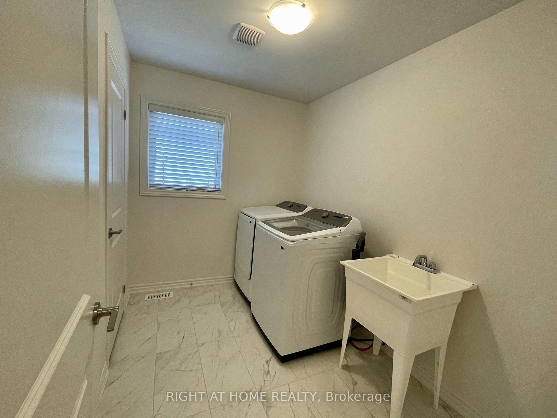 Photo 12 of 152 Shepherd Drive, Barrie, Rural Barrie Southeast — HOMEH
