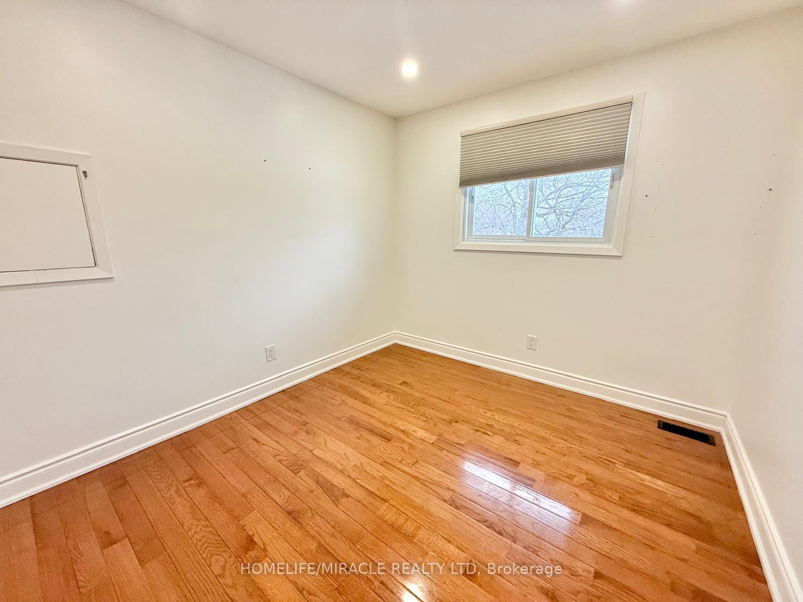 Photo 14 of Unit Main Unit, 12 Foster Crescent E, Waterloo — HOMEH
