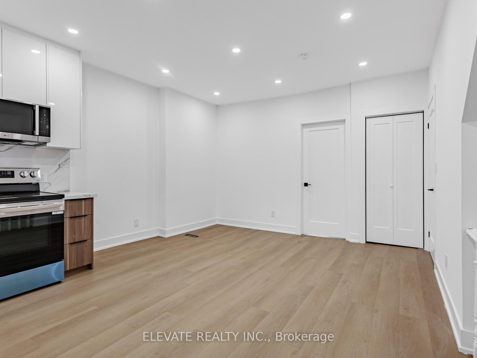 Photo 3 of Unit 2, 135 Bellwoods Avenue, Toronto, Trinity-Bellwoods — HOMEH