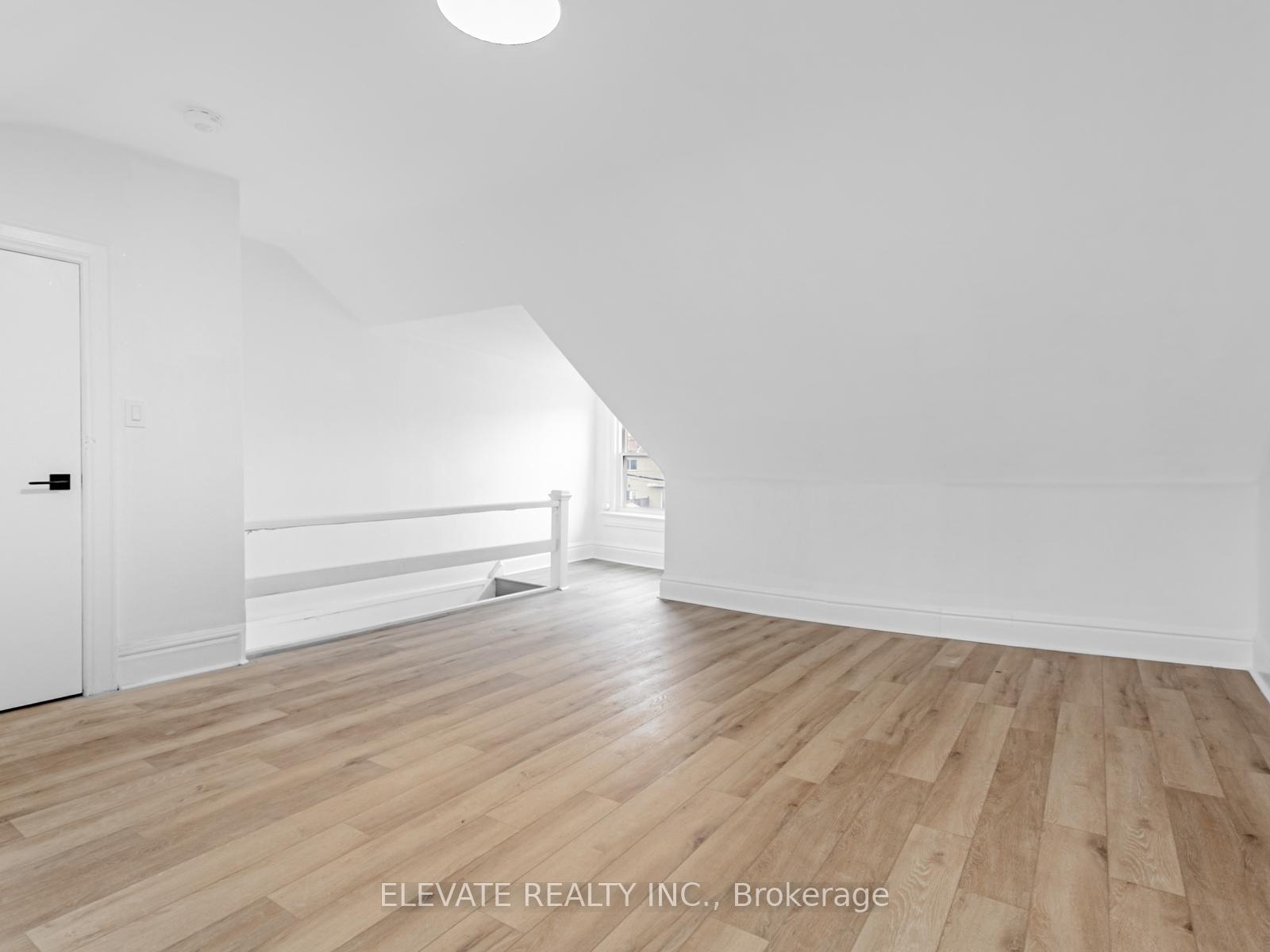 Photo 14 of Unit 2, 135 Bellwoods Avenue, Toronto, Trinity-Bellwoods — HOMEH