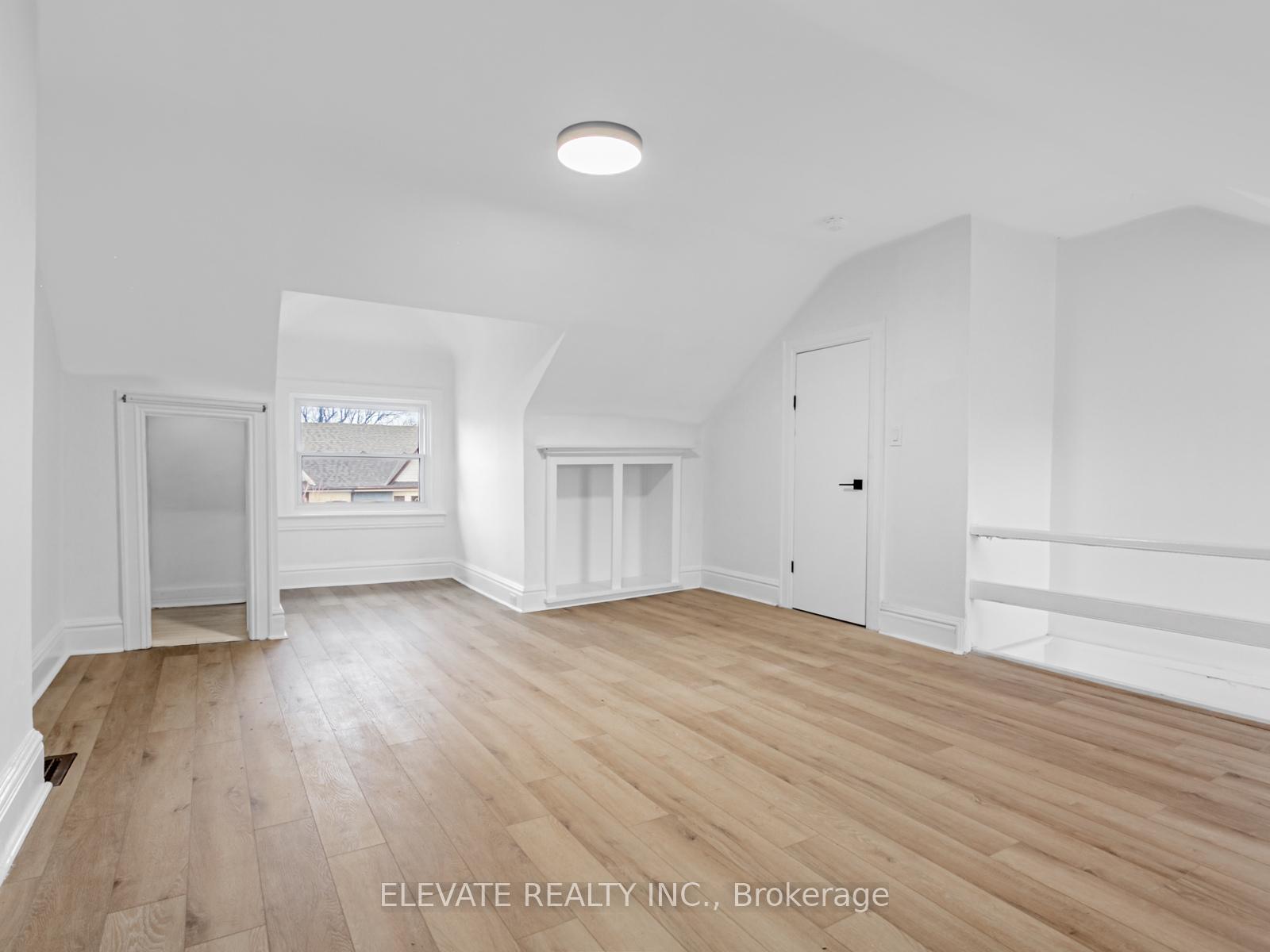 Photo 10 of Unit 2, 135 Bellwoods Avenue, Toronto, Trinity-Bellwoods — HOMEH