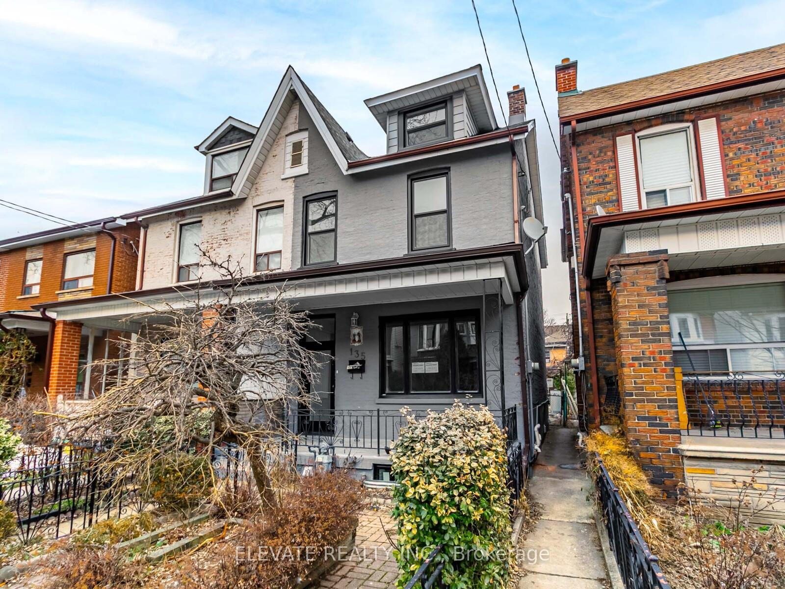 Photo 8 of Unit 2, 135 Bellwoods Avenue, Toronto, Trinity-Bellwoods — HOMEH