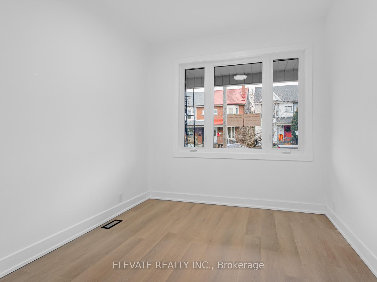 Photo 4 of Unit 1, 135 Bellwoods Avenue, Toronto, Trinity-Bellwoods — HOMEH