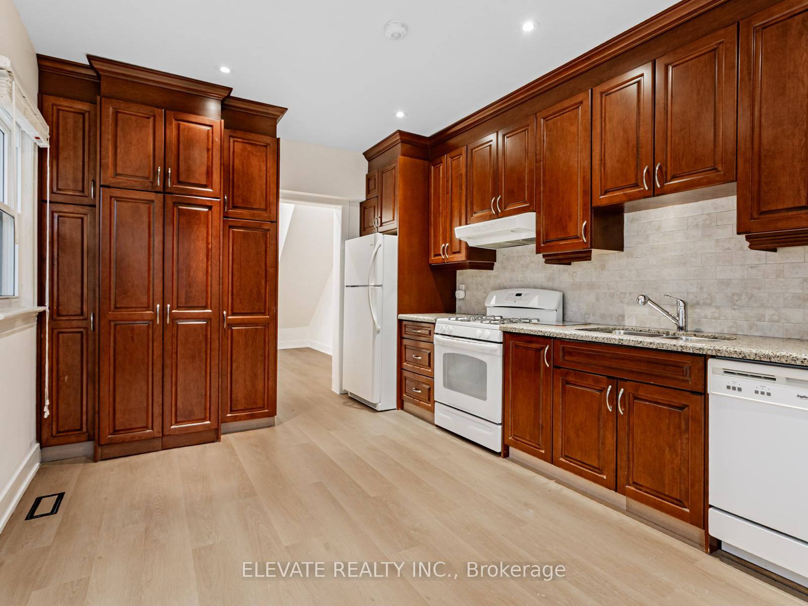 Photo 10 of Unit 1, 135 Bellwoods Avenue, Toronto, Trinity-Bellwoods — HOMEH