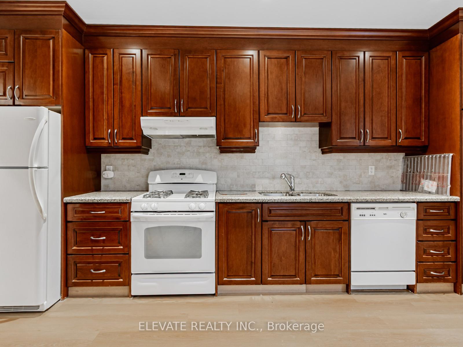 Photo 2 of Unit 1, 135 Bellwoods Avenue, Toronto, Trinity-Bellwoods — HOMEH